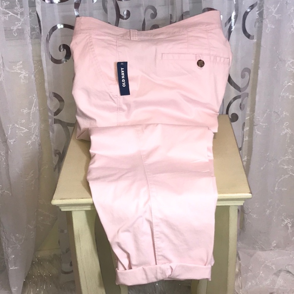 Cropped pink pants 🐹